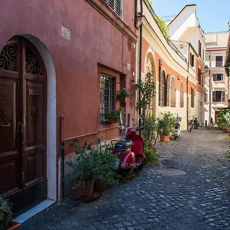Monti Colosseum Apartment *